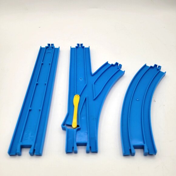 Tomy Plarail Thomas The Tank Engine Train Blue Trackmaster Lot of 3 pcs - Picture 1 of 3